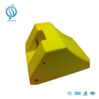 Schwerlast-Unterlegkeile aus PU-Material für LKW-Parkplätze