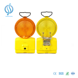 Bernsteinfarbene und gelbe Farbsicherheits-Verkehrswarnleuchte innerhalb einer 6-V-4R25-Batterie