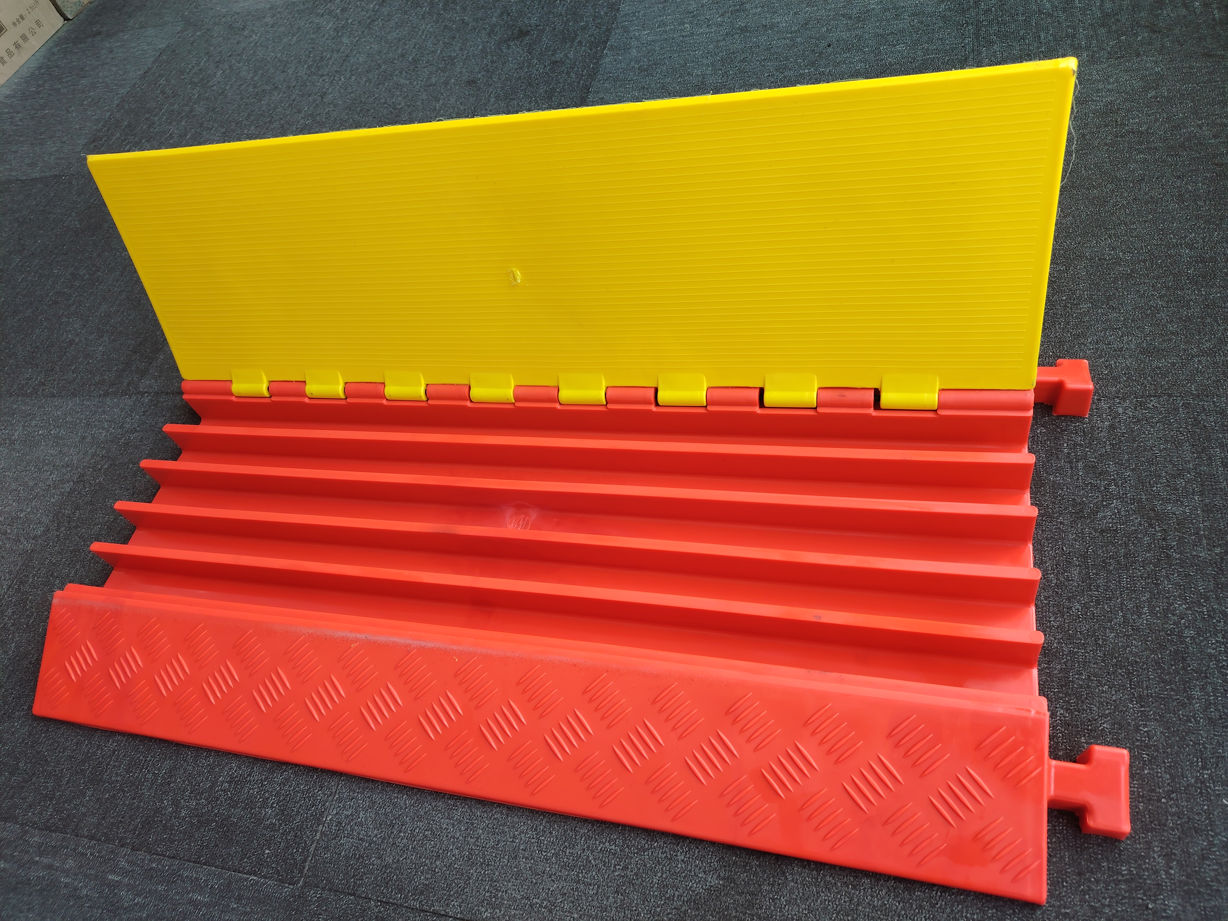 PU-Kabelschutz – langlebige, flexible und zuverlässige Kabelmanagementlösung